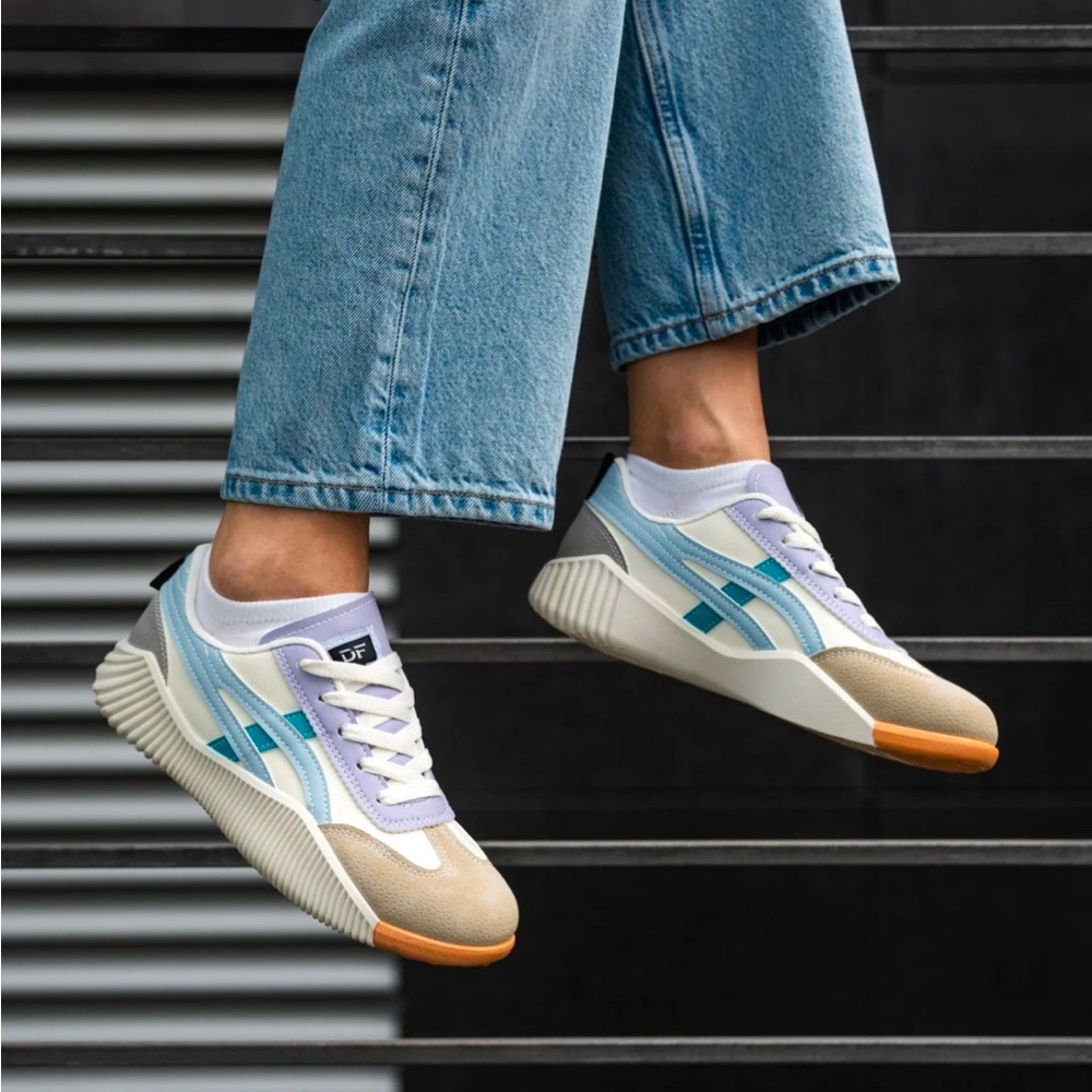 Ultra Comfortable Vintage DeFlorance everyday Sneaker in Purple & Blue